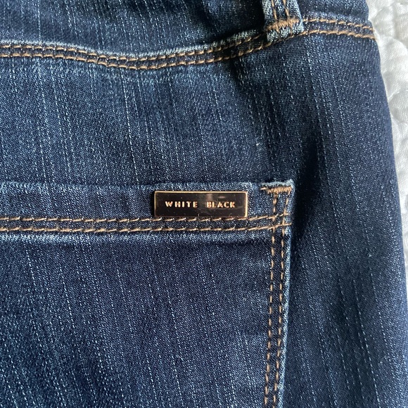 White House Black Market ‘The Skinny Ankle’ Jean- Size 8 - Picture 4 of 8